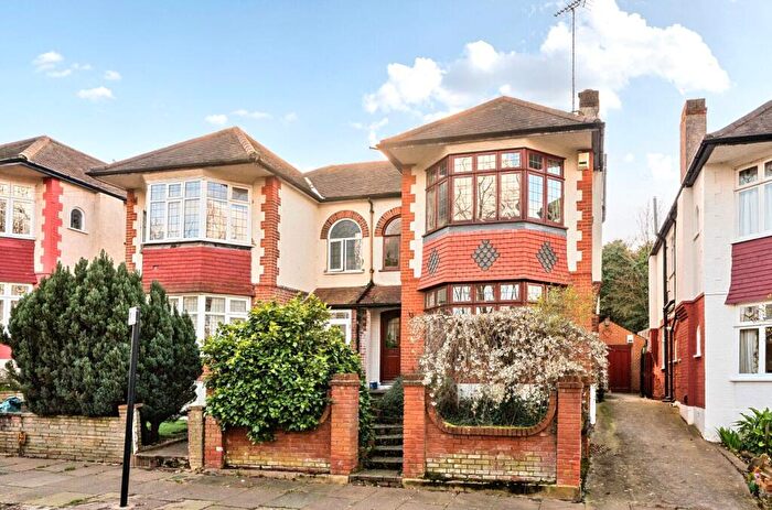 4 Bedroom Semi Detached House For Sale In Woodfield Way, London, N11