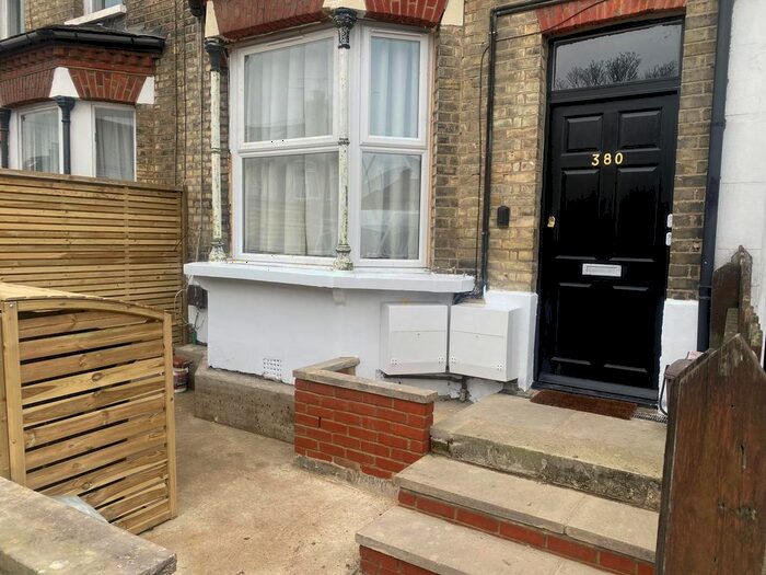 2 Bedroom Flat To Rent In Oakleigh Road North, London, N20