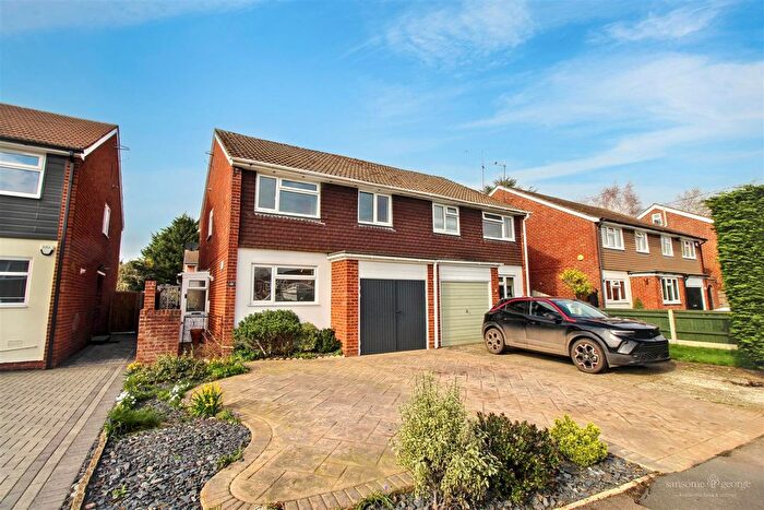 3 Bedroom Semi Detached House For Sale In Walnut Way, Tilehurst, Reading, RG30