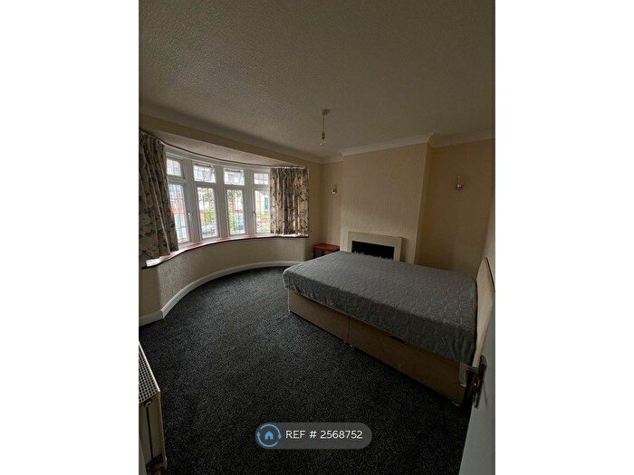 6 Bedroom Terraced House To Rent In Basildon Avenue, Ilford, IG5