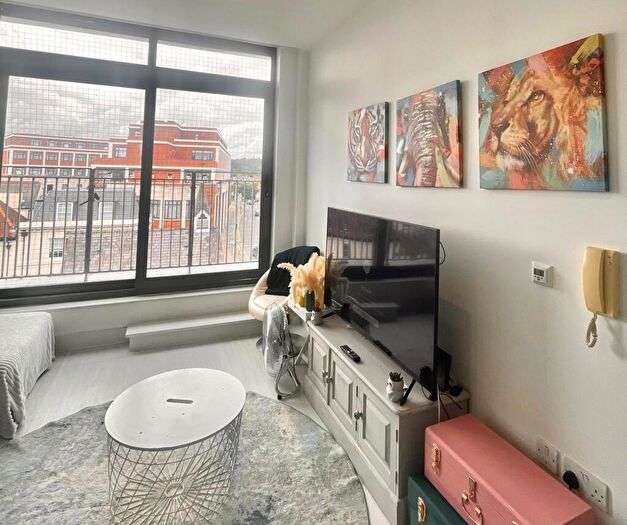 1 Bedroom Flat For Sale In Guildford Street, Chertsey, Surrey, KT16