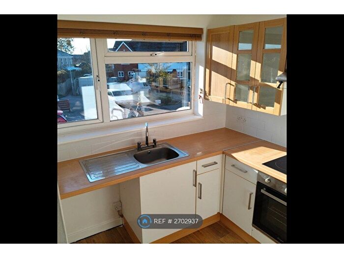 2 Bedroom Flat To Rent In Purewell, Christchurch, BH23