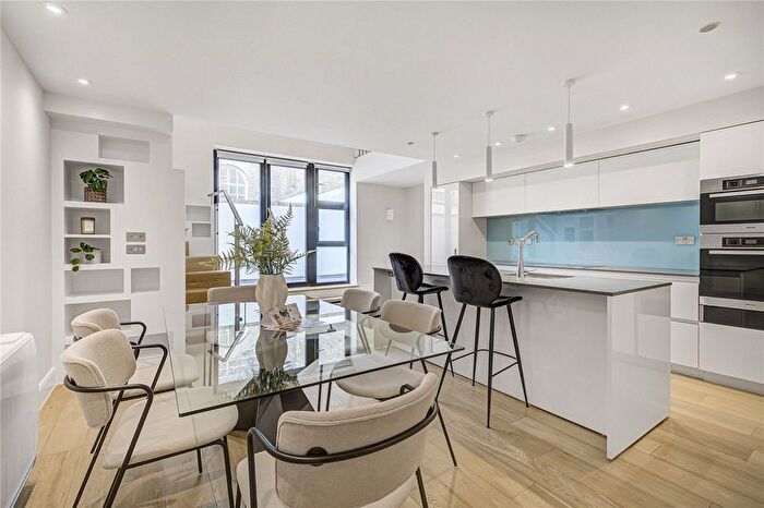 3 Bedroom Mews To Rent In Cavendish Mews South, Marylebone, London, W1W