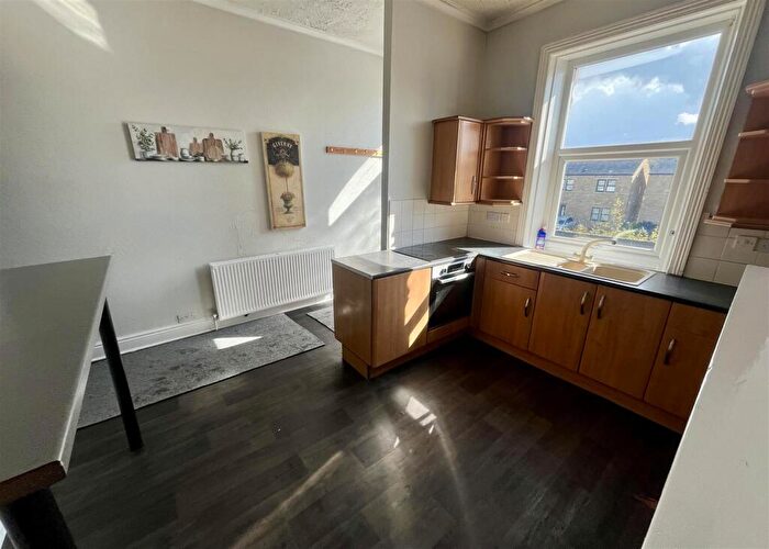 4 Bedroom Terraced House For Sale In Lowergate, Huddersfield, HD3