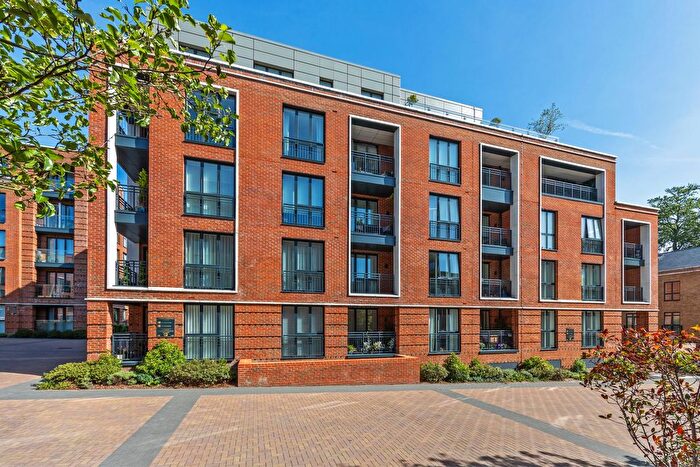 1 Bedroom Flat For Sale In Fellowes Rise, Winchester, SO22
