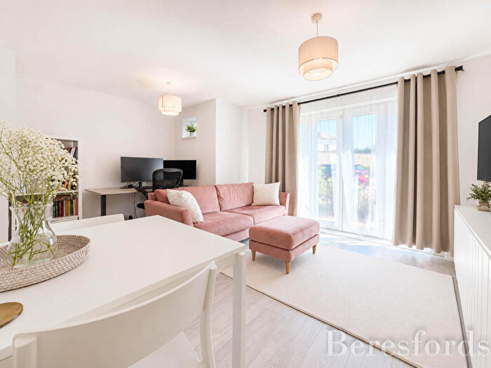 2 Bedroom Apartment For Sale In Stafford Avenue, Hornchurch, RM11