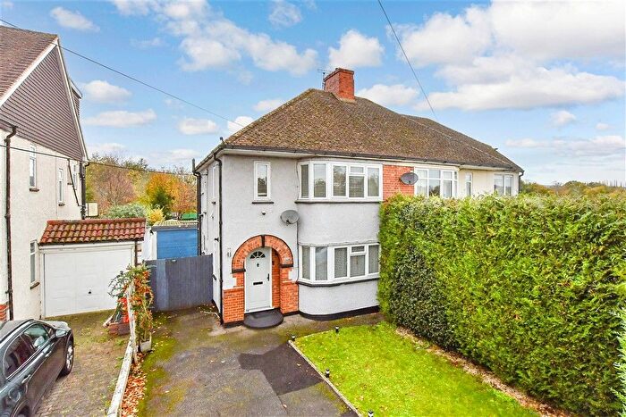 3 Bedroom Semi Detached House For Sale In Castle Way, Leybourne, Kent, ME19