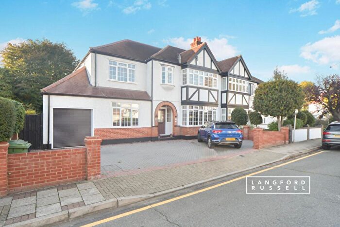 4 Bedroom Flat To Rent In Henville Road Bromley, BR1