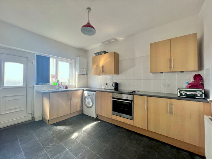 2 Bedroom Apartment To Rent In Austhorpe Road, Crossgates, LS15