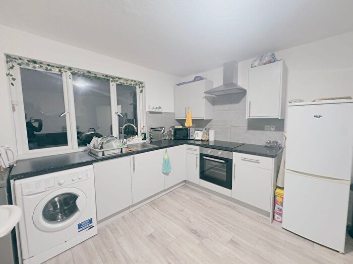 2 Bedroom Flat To Rent In Lindwood Close, London, E6