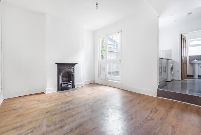 2 Bedroom Semi-Detached House To Rent In Shooters Hill London, SE18