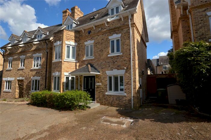 5 Bedroom Detached House To Rent In Gilbert Drive, Langdon Hills, Essex, SS16