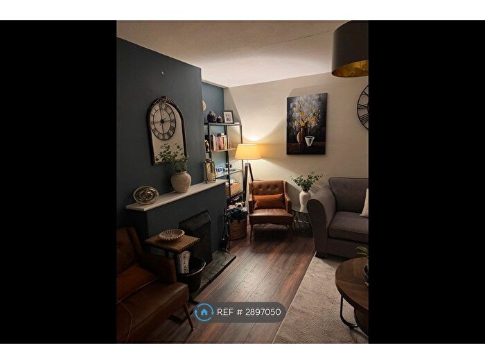 1 Bedroom Semi Detached House To Rent In Mulbery Grove, Swindon, SN2