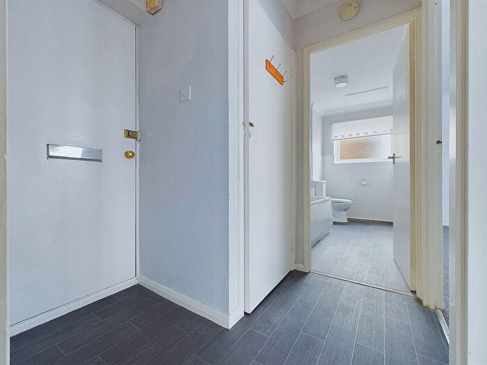 1 Bedroom Flat For Sale In Sompting Road, Lancing, BN15