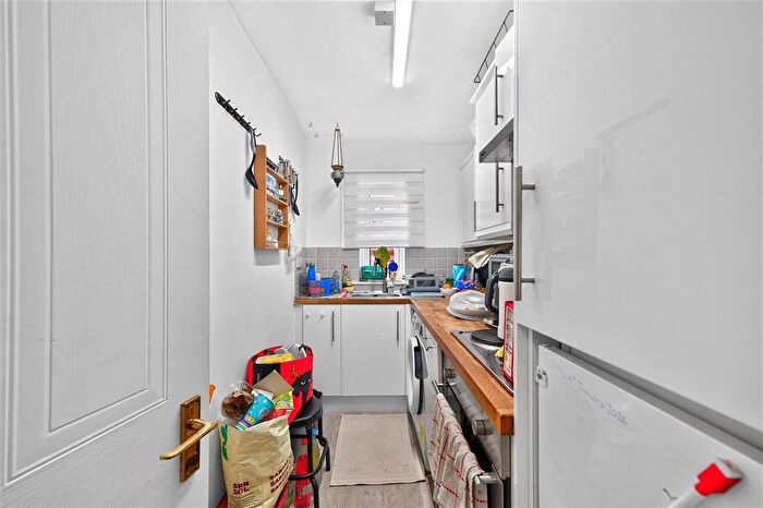2 Bedroom Flat For Sale In Benhill Road, Sutton, Surrey, SM1