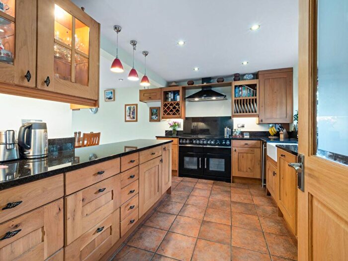 4 Bedroom Detached House For Sale In The Avenue, Bishopton, CV37