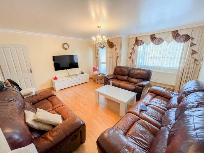 3 Bedroom Flat To Rent In Morland Estate, Richmond Road, London Fields, E8