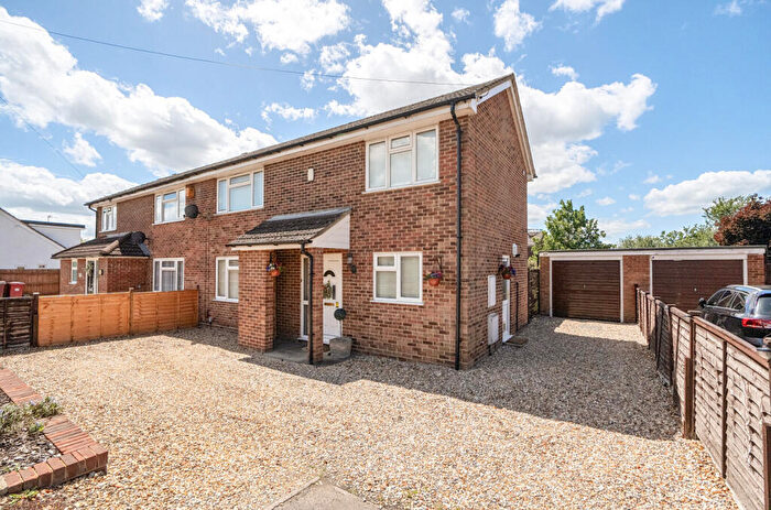 3 Bedroom Semi Detached House For Sale In Whitley Wood Lane, Reading, Berkshire, RG2