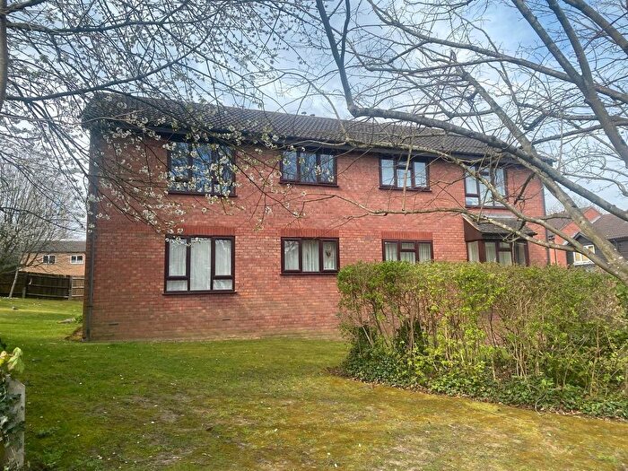 1 Bedroom Flat For Sale In Bracken Close, Great Bookham, KT23