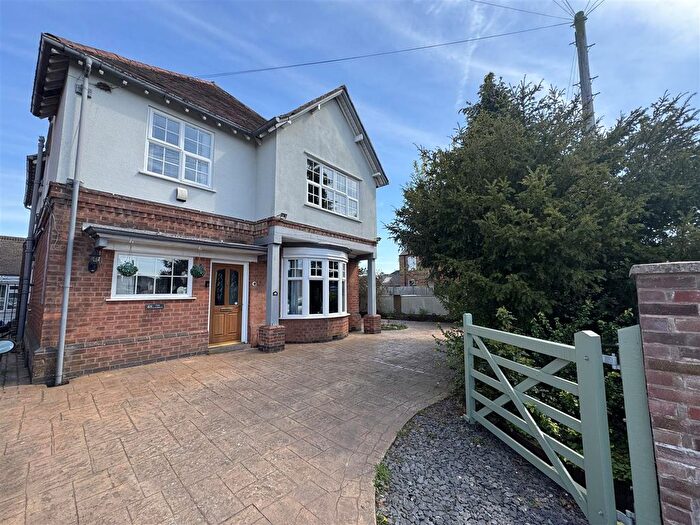 4 Bedroom Detached House For Sale In Lutterworth Road, Blaby, Leicester, LE8