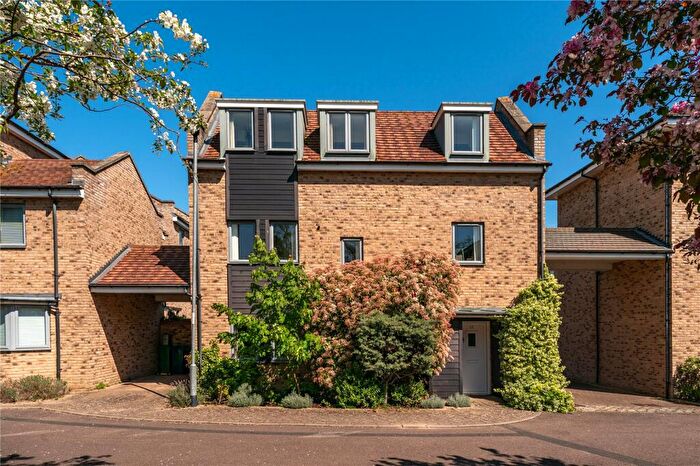 5 Bedroom Detached House For Sale In Alice Bell Close, Cambridge, Cambridgeshire, CB4