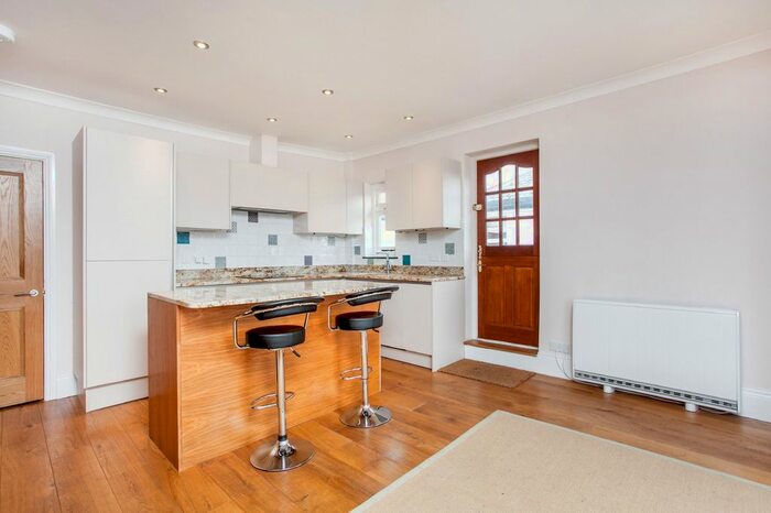 2 Bedroom Flat To Rent In St. Cross Road, Winchester, SO23