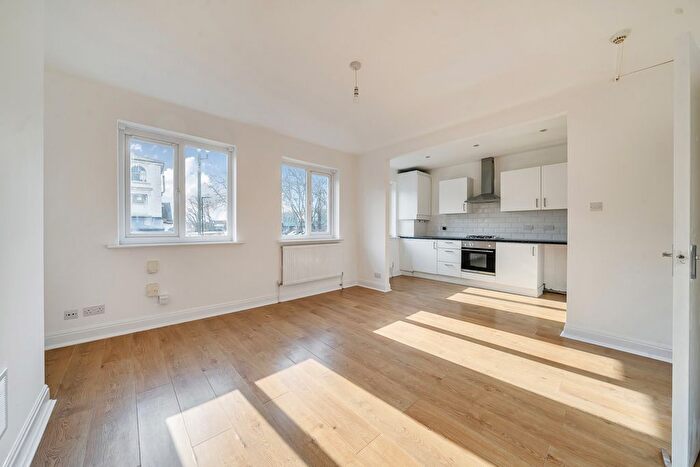 2 Bedroom Flat For Sale In High Street, London, SE20