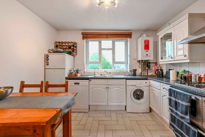2 Bedroom Flat For Sale In Manor Road, Stoke Newington, London, N16