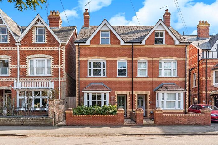 4 Bedroom Semi-Detached House To Rent In Newbury Street, Wantage, OX12