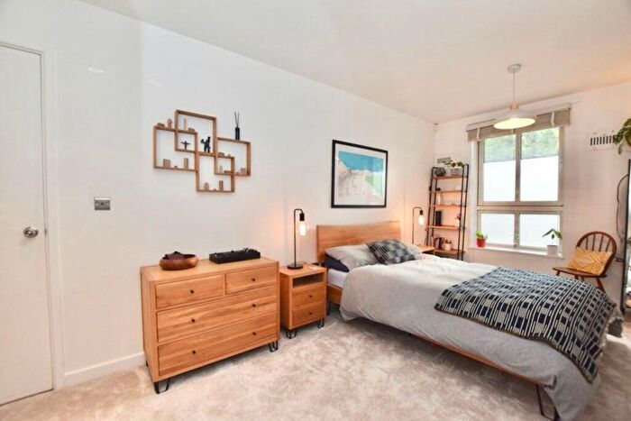 2 Bedroom Flat To Rent In Kennington Road, SE11