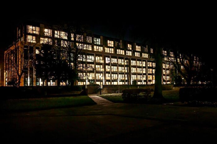 2 Bedroom Detached House To Rent In Penthouse The Glass House, Queens Gardens, HU1