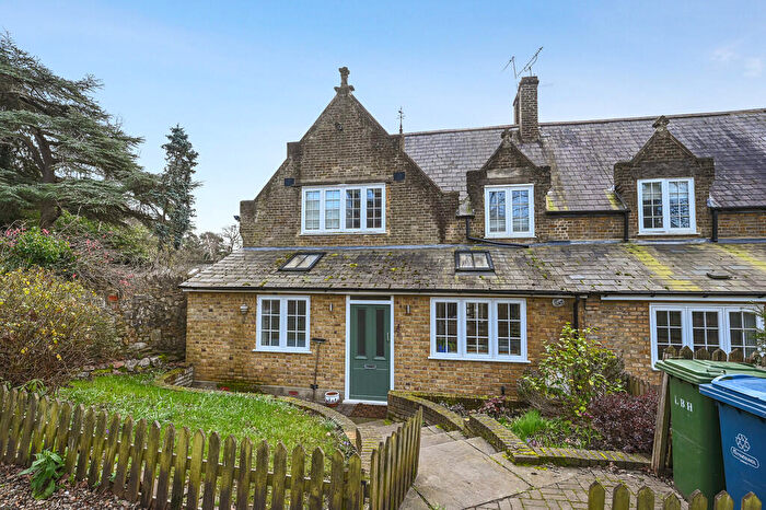 2 Bedroom Cottage To Rent In West Drive, Harrow, HA3