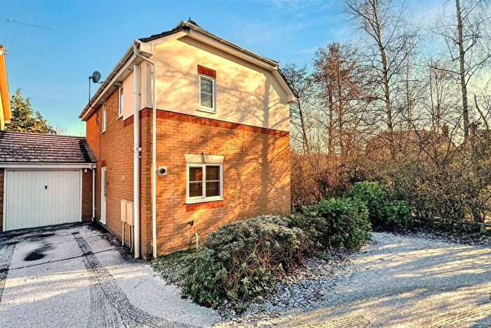 3 Bedroom Link Detached House For Sale In Knightwood Park, SO53