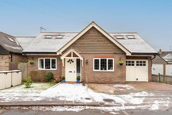 4 Bedroom Detached House For Sale In Moreton End Lane, Harpenden, AL5
