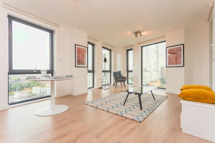 3 Bedroom Flat For Sale In Roosevelt Tower, Williamsburg Plaza, London, Greater London, E14