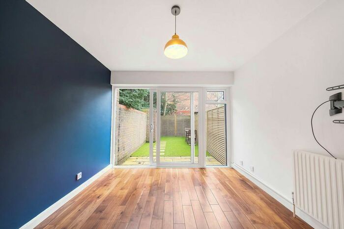 1 Bedroom Flat To Rent In Fulwood Walk, Southfields, London, SW19