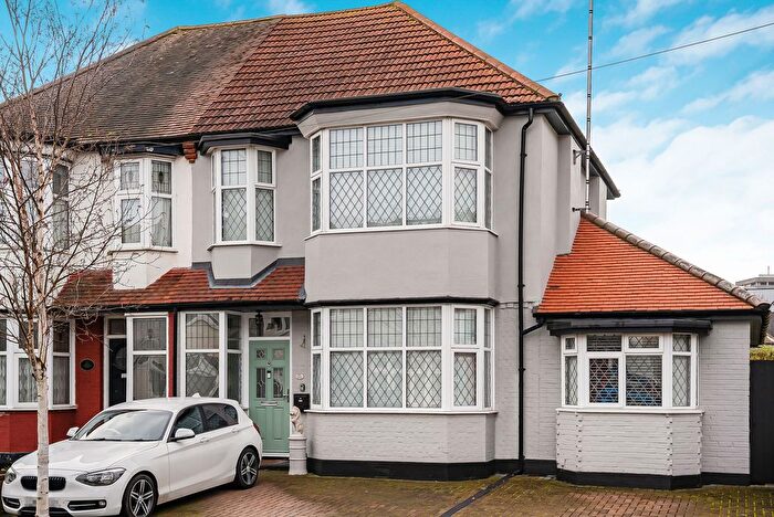 4 Bedroom Semi Detached House For Sale In Crowborough Road, Prittlewell, SS2