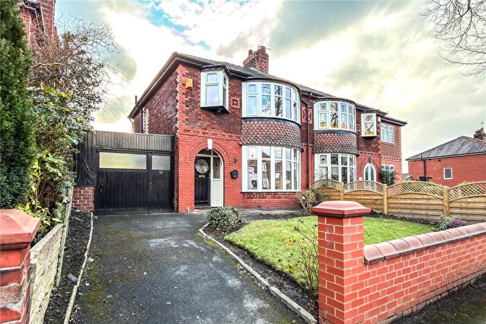 3 Bedroom Semi Detached House For Sale In Hollinwood Avenue, Chadderton, Oldham, Greater Manchester, OL9