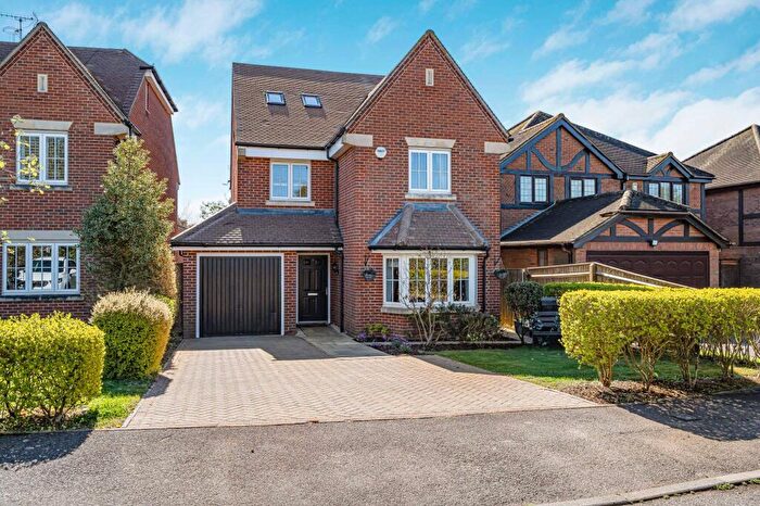 4 Bedroom Detached House For Sale In Gardener Walk, Holmer Green, HP15