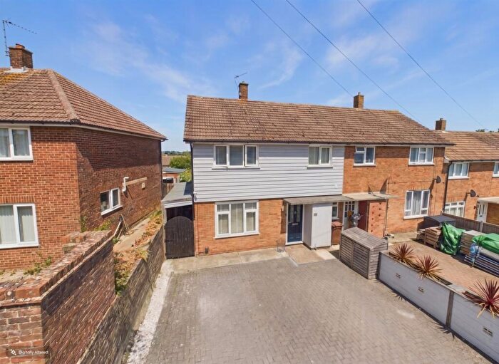 3 Bedroom End Of Terrace House For Sale In Laburnum Road, Strood, Rochester, ME2