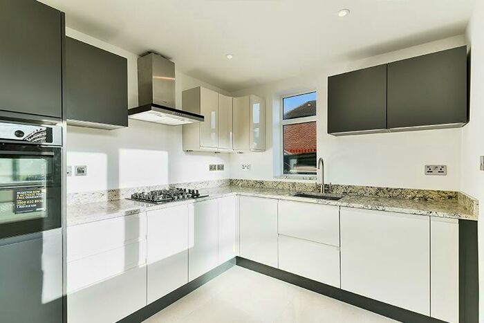 2 Bedroom Maisonette To Rent In Chamberlain Way Pinner, HA5