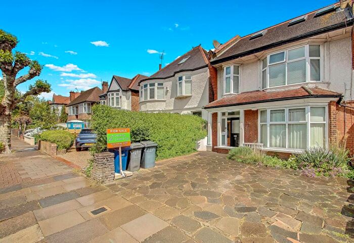 1 Bedroom Flat For Sale In Etchingham Park Road, London, N3