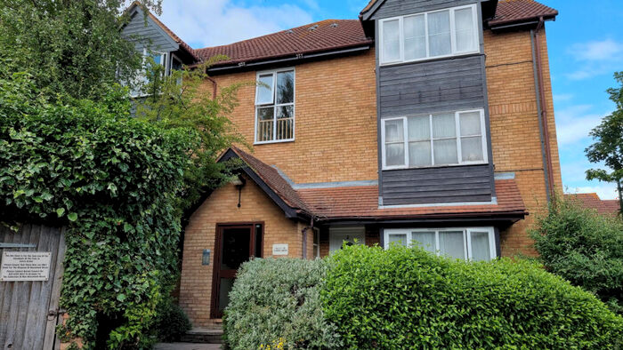 Flat To Rent In Corris Green, Welsh Harp Village, NW9