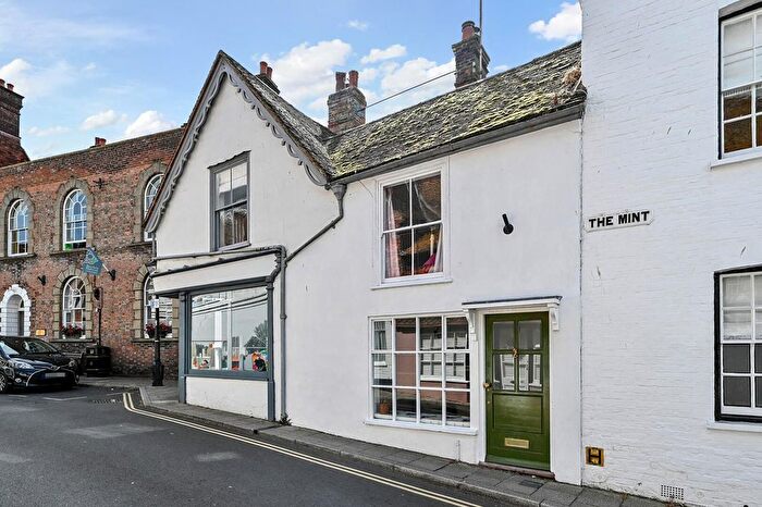 2 Bedroom Cottage For Sale In High Street, Rye, East Sussex, TN31