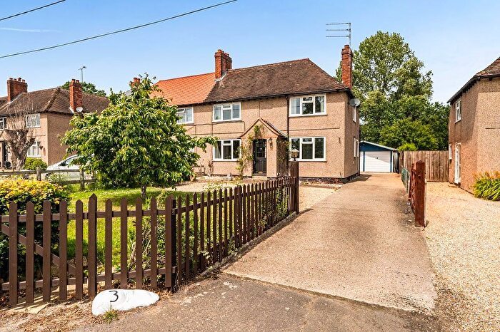 4 Bedroom Semi Detached House For Sale In Bridge Cottages, Wokingham, RG41