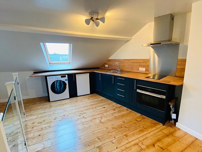 2 Bedroom Flat To Rent In Station Road, Carmarthen, SA33