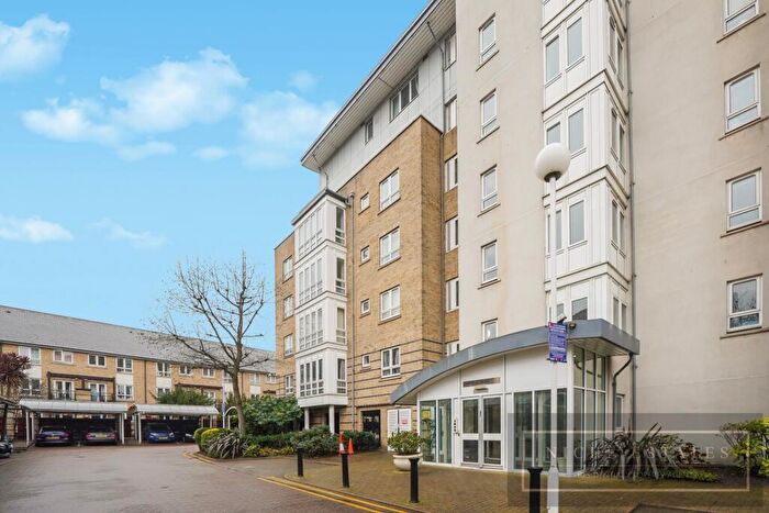 3 Bedroom Apartment To Rent In St. Davids Square, London, E14
