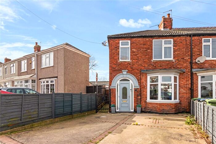 3 Bedroom End Of Terrace House For Sale In Cynthia Road, Grimsby, DN32