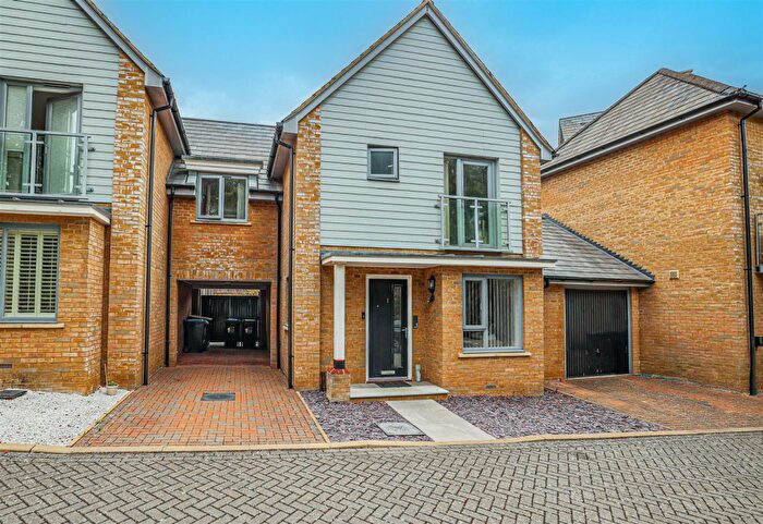 3 Bedroom House For Sale In Chervil Road, Hemel Hempstead, HP2