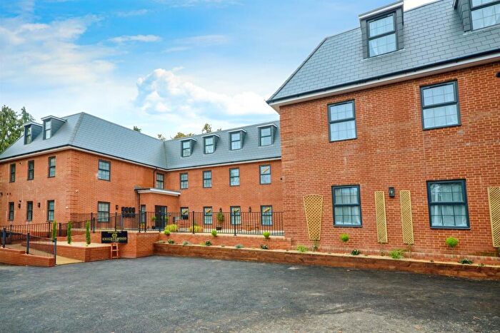 2 Bedroom Apartment To Rent In Shootersway, Berkhamsted, HP4